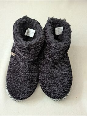 MUK LUKS Cozy Women’s Bootie Slippers Black 5-6 Faux Fur Lined Rubber Sole